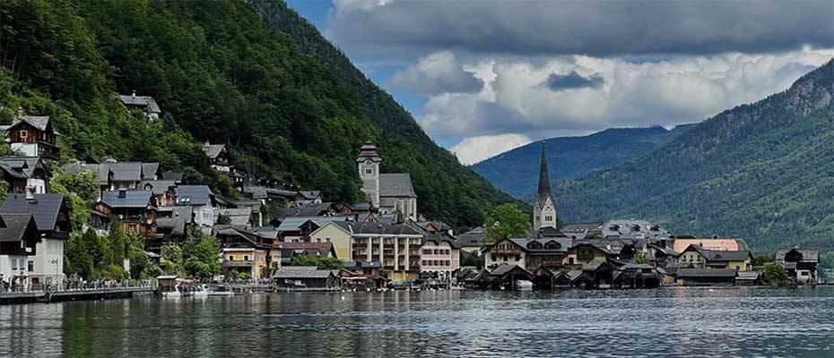 Avusturya'nın masalsı kasabası Hallstatt dünyanın dört bir yanından ziyaretçi ağırlıyor