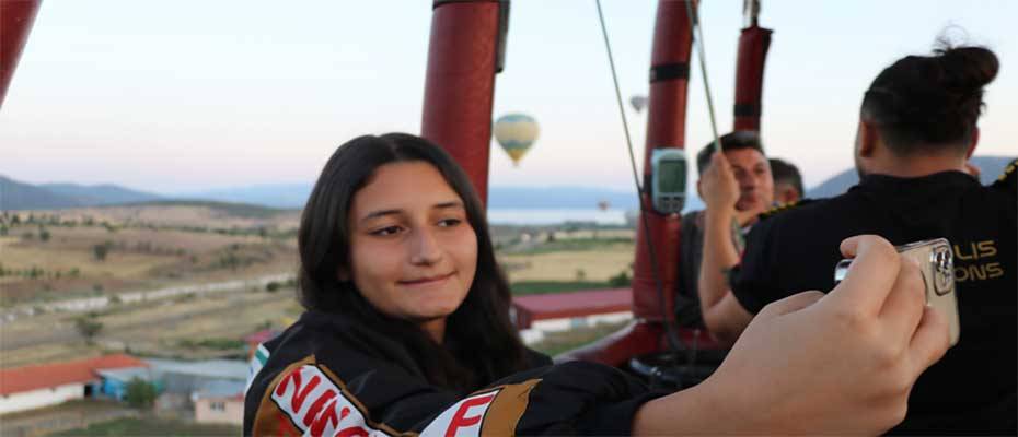 Burdur'da Salda Gölü manzaralı sıcak hava balon turizmi başlatıldı