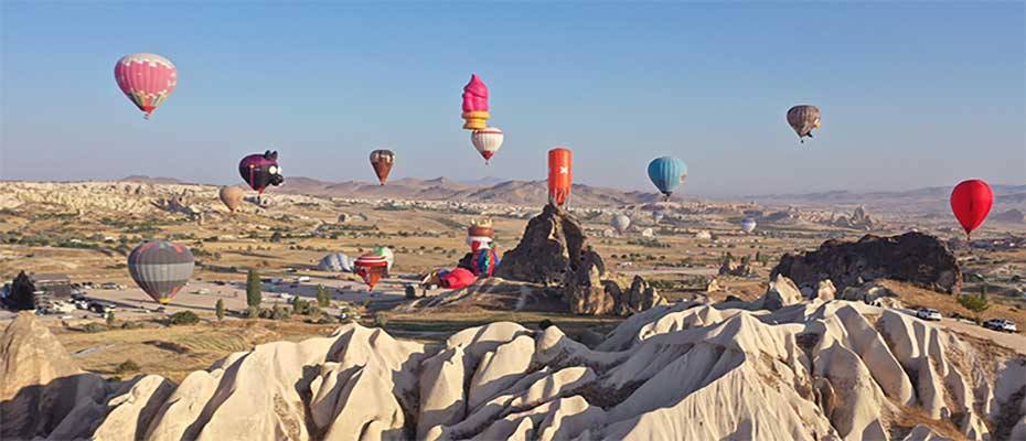 Colorful hot air balloons from around world adorn Türkiye’s picturesque Cappadocia skies