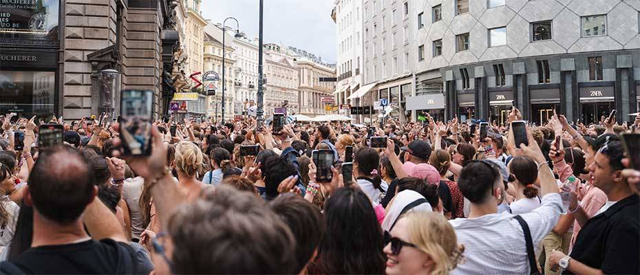 Aus ‘Cruel Summer’ wird ‘Shake it off’: Wien feiert den Zusammenhalt der Taylor Swift-Fans