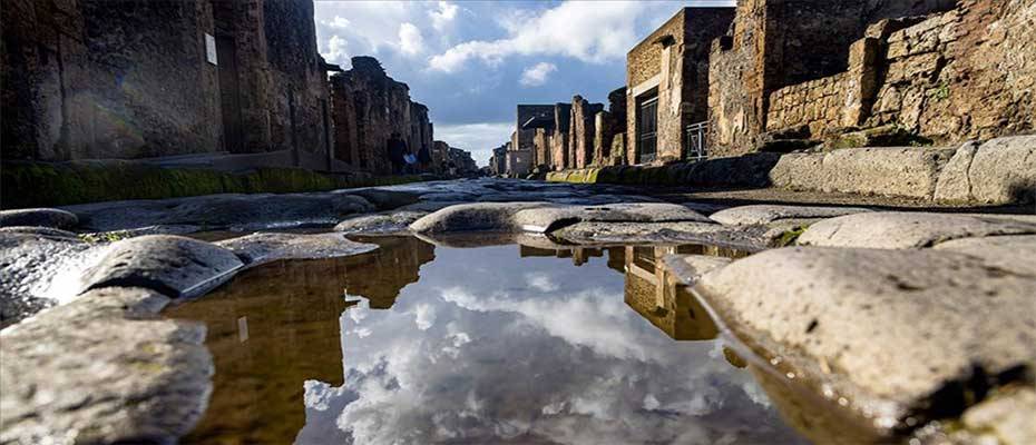 İtalya'da bir antik kentin duvarına yazı yazan turiste 60 bin avro ceza