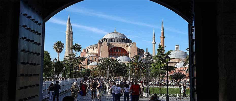 İstanbul yılın 7 ayında 10,5 milyona yakın yabancı turist ağırladı