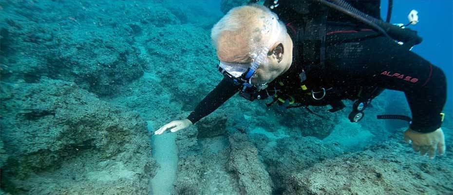 Bakan Ersoy, Antalya'da dünyanın en eski ticaret gemisi batığına dalış yaptı