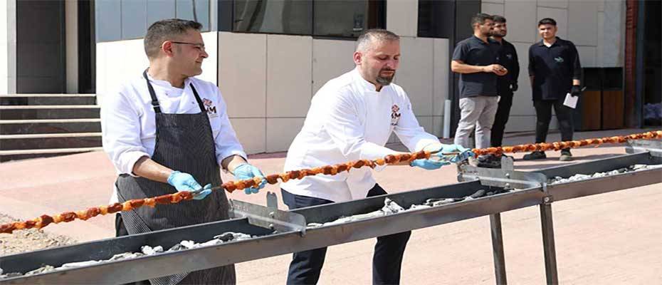 Gaziantep'te dünyanın en uzun kebabı rekor denemesi için hazırlıklar tamamlandı