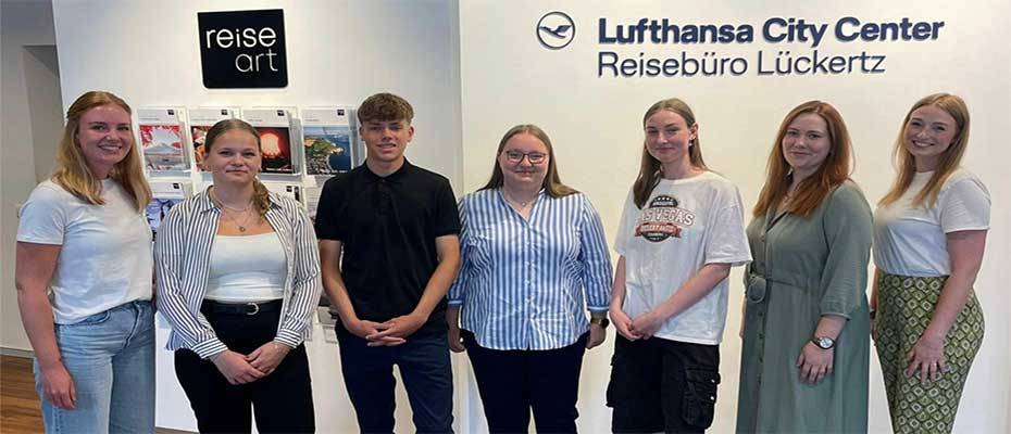 Lufthansa City Center investiert in die Zukunft: Neue Tourismuskaufleute beginnen Ausbildung