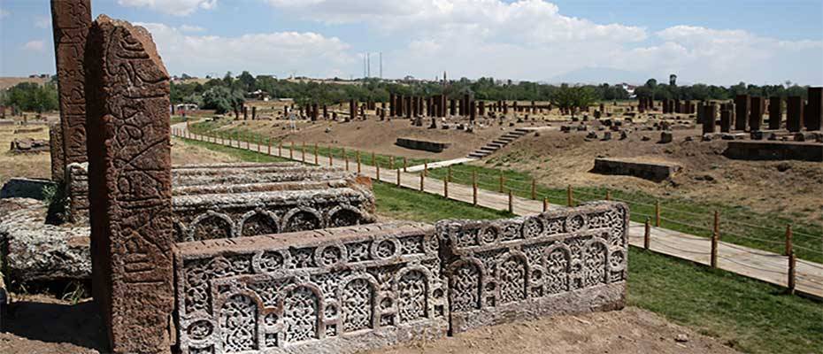 Selçuklu Meydan Mezarlığı'nda tahrip olan 80 mezar taşı restore edildi