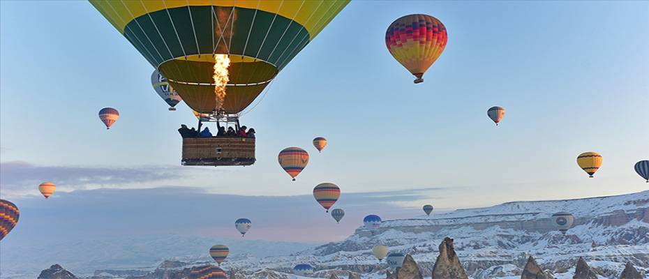 Yıl sonunda 52,7 milyon yabancı ziyaretçi sayısı, 59,6 milyar dolar turizm geliri bekleniyor