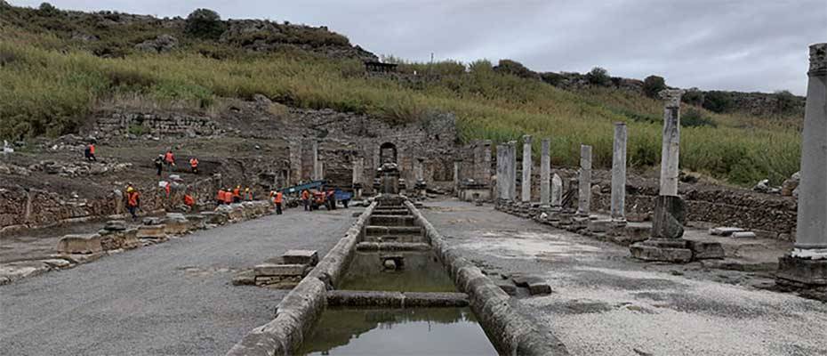 Perge'deki Antik Kestros çeşmesinden 1800 yıl sonra su akmaya başladı