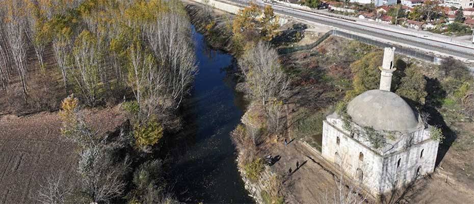 Osmanlı padişahlarının saraydan kayıkla geldikleri Tunca kenarındaki yalı camisi restore ediliyor