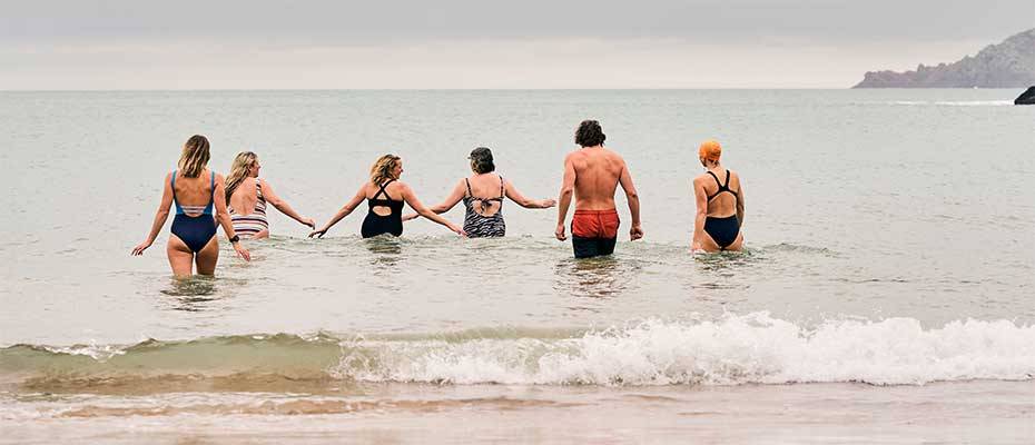 Der Sprung ins kühle Glück: Neujahrsschwimmen auf Jersey