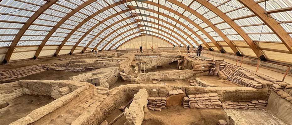 Çatalhöyük'te ziyaretçiler 9 bin yıl öncesini deneyimleme imkanı buluyor