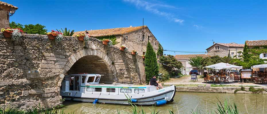 Südfrankreich im Stiefel: Locaboat lockt mit Nikolaus-Angebot zum Hausbooturlaub