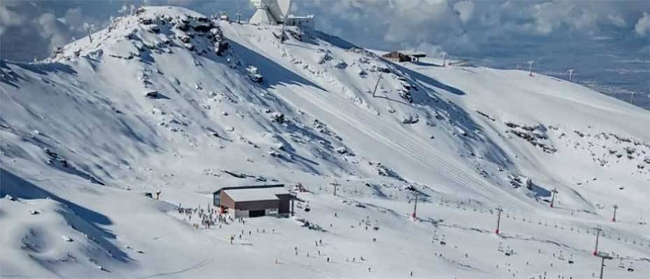 Sierra Nevada aktiviert Kunstschnee, um die Skisaison zu eröffnen