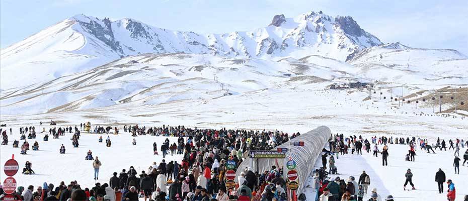 Erciyes Kayak Merkezi, hafta sonunda 70 bin ziyaretçi ağırladı