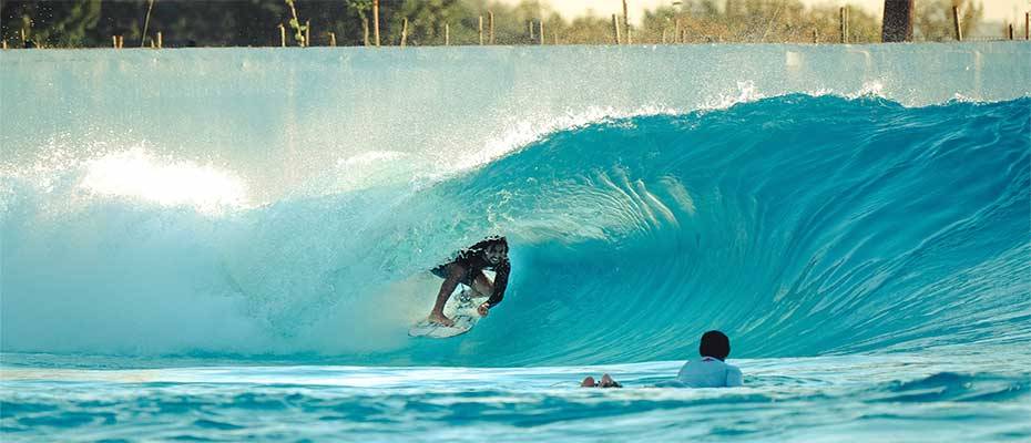 Bahrain schlägt Wellen: Eröffnung des ersten Surfparks im Nahen Osten im Jahr 2026