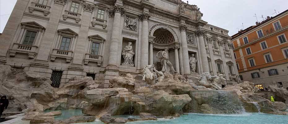 Roma'nın tarihi Trevi Çeşmesi bakım çalışmalarının ardından yeniden açıldı