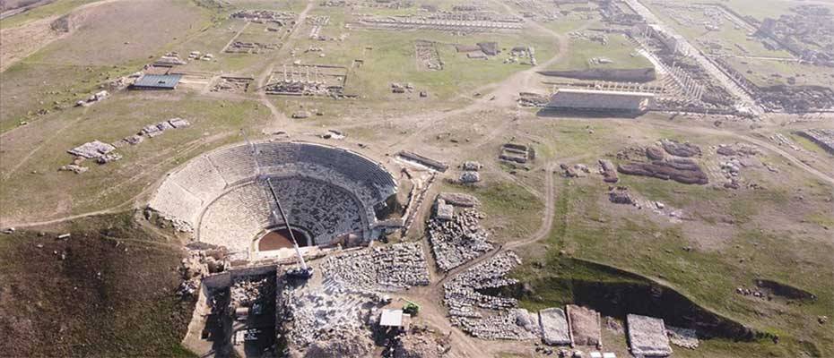 Laodikya'daki antik tiyatroların biri halk diğeri iş insanları için kullanılmış