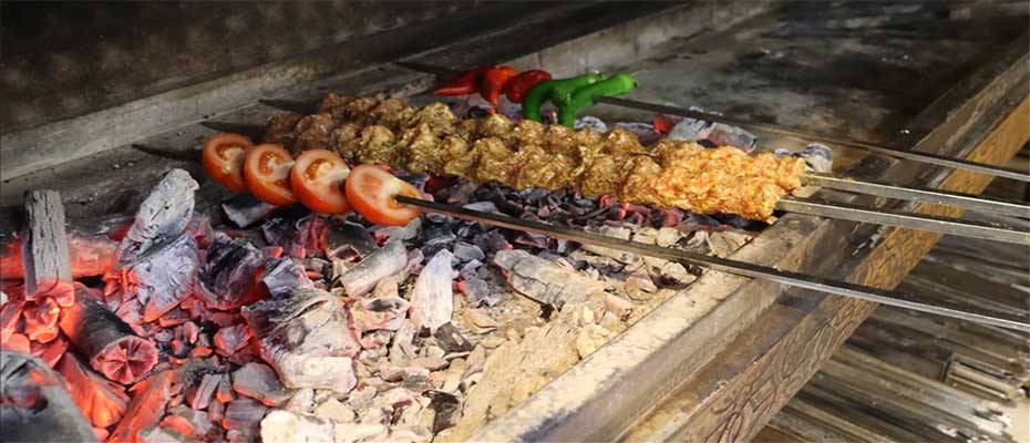 Gaziantep'in unutulmaya yüz tutmuş tescilli lezzeti: Simit kebabı