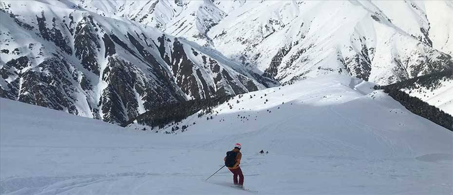 Kaçkar Dağları'nın eteklerindeki Yaylalar köyü, doğal pistleriyle kayakçıların gözdesi oldu