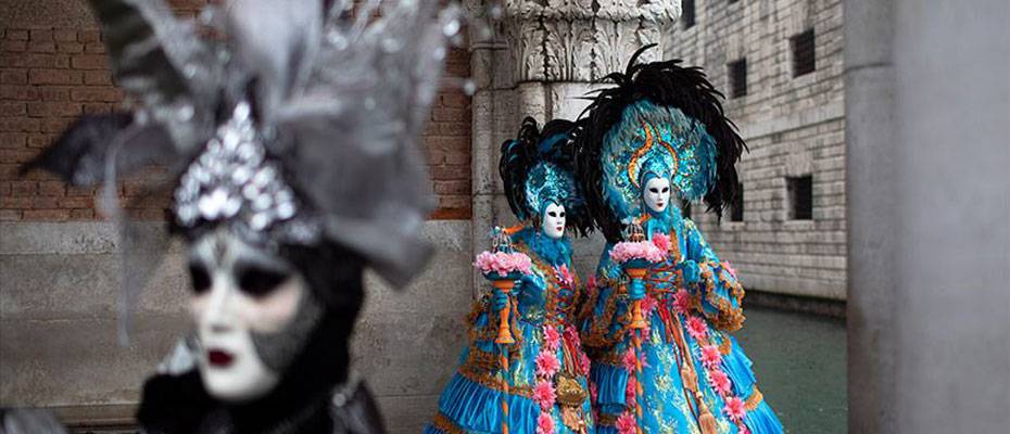 Venedig ist voll: Gedränge, Schlägereien und Panikattacken bei der Karnevals-Wasserparade