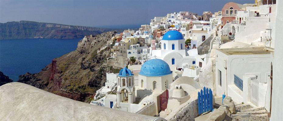 Bookings for Greek Santorini island remain high despite seismic activity