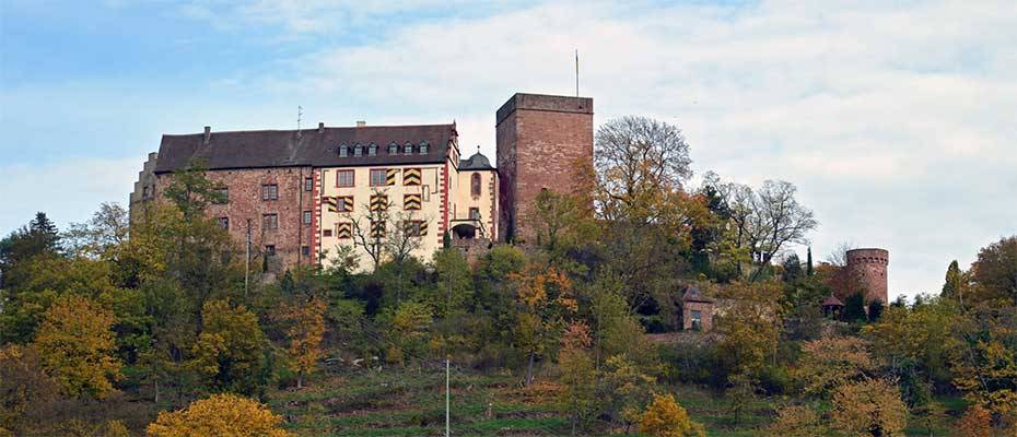 Mittelalter authentisch: Burgen und Schlösser an der Romantischen Straße