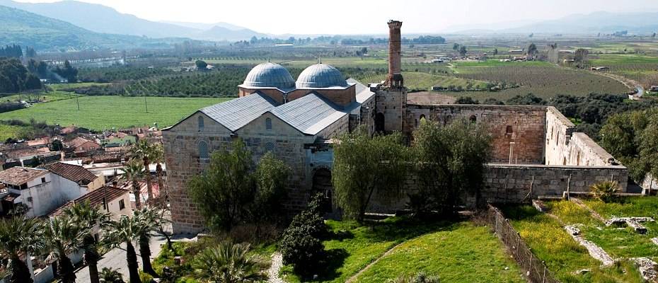 Завершена реставрация исторической мечети Иса-бей в Сельчуке