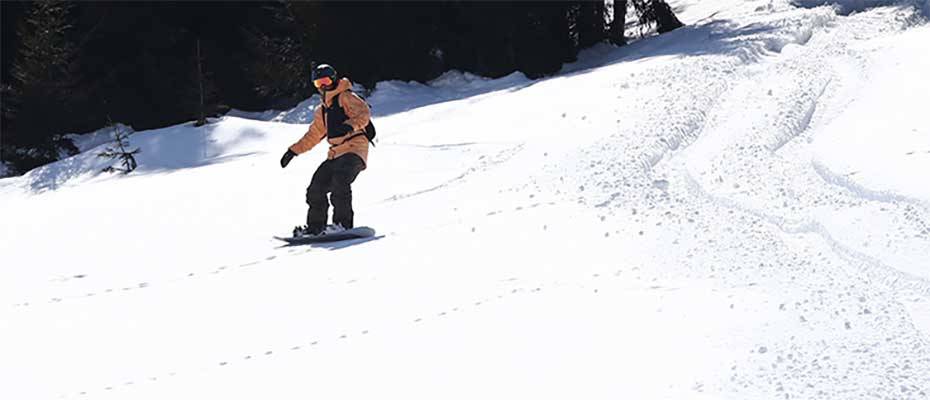 Kümbet Yaylası'nın karlı yamaçlarında snowboard etkinliği yapıldı