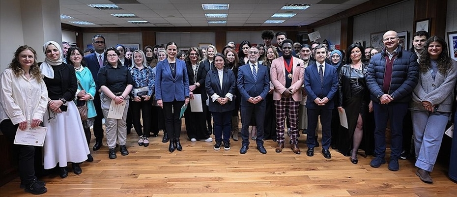 Londra'da 7. Türk Toplumu Sanat Sergisi açıldı