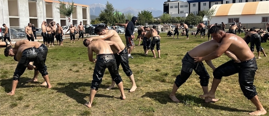Antalya'da pehlivanlar sezona hazırlanıyor