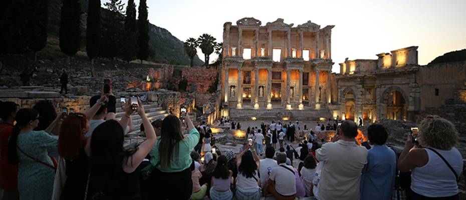 Efes Antik Kenti’nde Gece Müzeciliği Dönemi Başladı