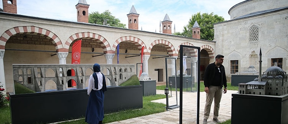 Edirne'de Genç Ofis olarak düzenlenen medrese tarihi misyonuyla yaşatılıyor