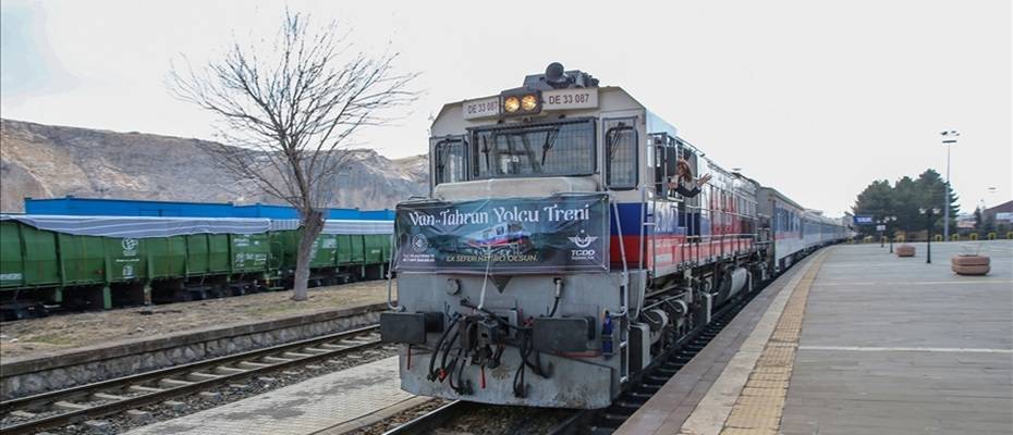 İsrail-İran gerginliğine rağmen Van-Tahran tren seferleri kesintisiz sürüyor - Haberi Oku