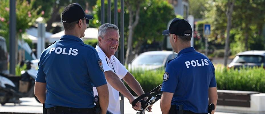 Polizei in Antalya sorgt zu Wasser, zu Land und in der Luft für die Sicherheit der Touristen - Lesen Sie die Nachrichten