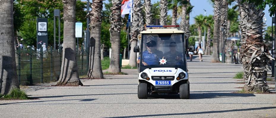 Antalya polisi turistlerin güvenliği için denizde, havada, karada görev yapıyor - Haberi Oku