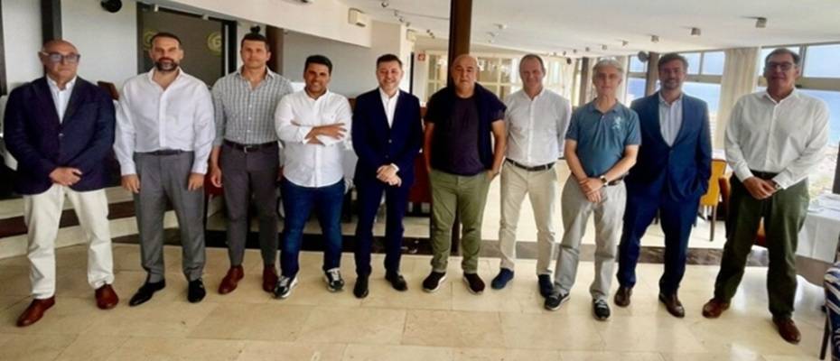 Las Palmas’taki turizm işletmecileri sektörün endişelerini yeni bir siyasi partiye iletti - Haberi Oku