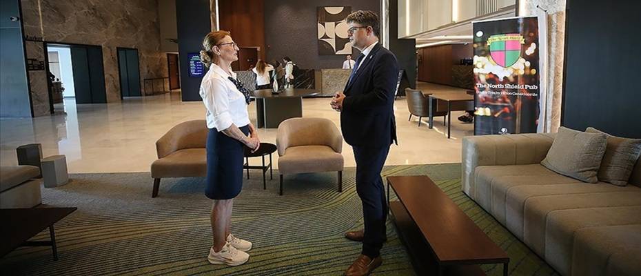 Hayallerinden vazgeçmeyen kadın, 67 yaşında 5 yıldızlı otelde üniversiteli stajyer oldu - Lesen Sie die Nachrichten?>