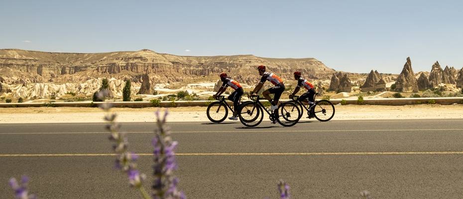 German Cycling, Türkiye'nin Ege Kıyılarını Yükselen Bisiklet Rotası Olarak Ziyaret Etti - Haberi Oku