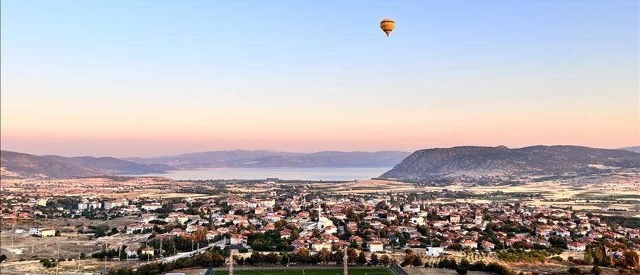 Burdur'da sıcak hava balonları Salda Gölü manzarası eşliğinde havalandı - Lesen Sie die Nachrichten?>
