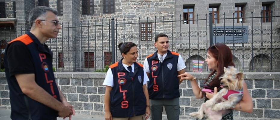 Diyarbakır'da Turizm Polisi, Turistlerle Esnaf Arasında Köprü Kuruyor - Lesen Sie die Nachrichten?>
