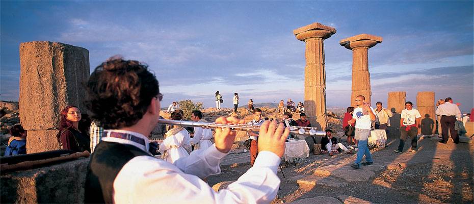 Assos’ta 2.200 yıllık antik tiyatro restore edilecek
