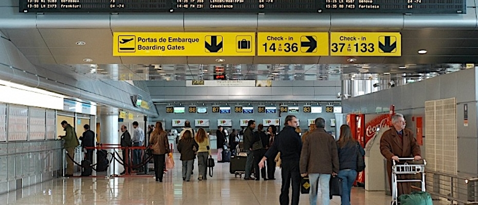 The British Foreign Office warns citizens of ongoing strikes at Portuguese airports this month - Read the News