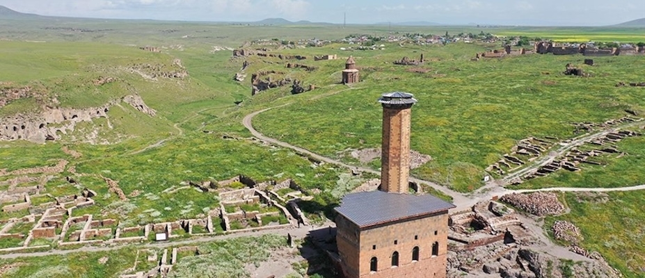 Anadolu'da yapılan ilk Türk camisi Ebu'l Menuçehr asırlardır geçmişin izlerini taşıyor - Haberi Oku