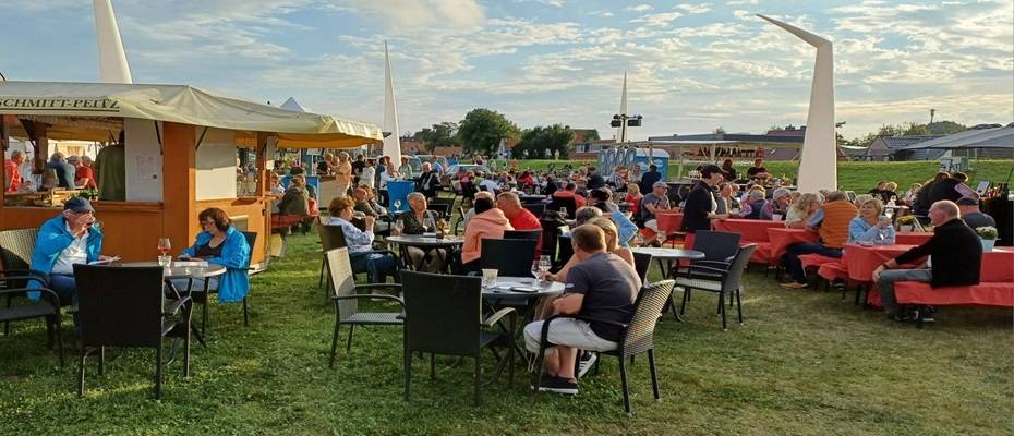 Greetsieler Weinfest am Hafen lädt zum Genießen ein - Lesen Sie die Nachrichten