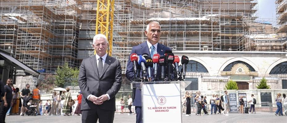 Bakan Ersoy, Ayasofya’daki restorasyon ve güçlendirme çalışmalarını yerinde inceledi - Haberi Oku