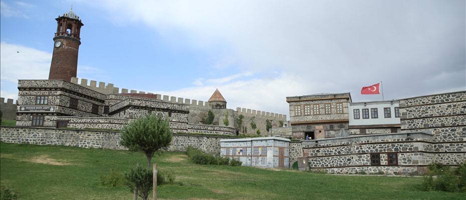 Erzurum’un ‘başkent’ unvanları ve serin iklimi yaz turizmini canlandırdı - Haberi Oku