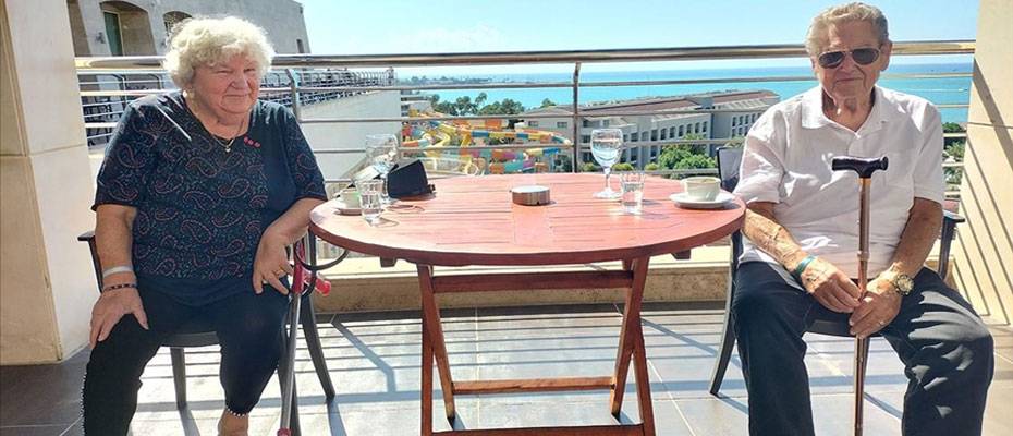 Alman çift 28 yıldır tatil için Antalya’yı tercih ediyor - Haberi Oku