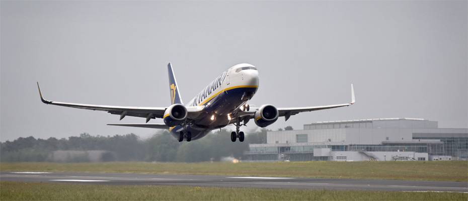 Herbstferienstart in Nordrhein-Westfalen: Hochbetrieb am Airport Weeze - Lesen Sie die Nachrichten