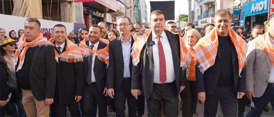 25nci Seferihisar Mandalina Şenliği coşkuyla kutlandı - Lesen Sie die Nachrichten?>