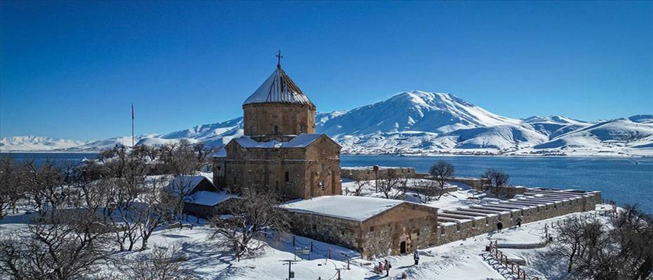Beyaza bürünen Akdamar Adası kış manzarasıyla ilgi görüyor - Lesen Sie die Nachrichten?>